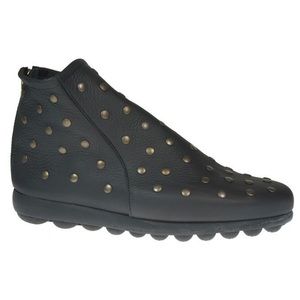 Looking for Arche Calets studded boot 38 or 39